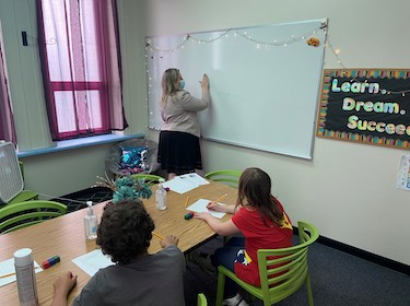  School psychologist working with students